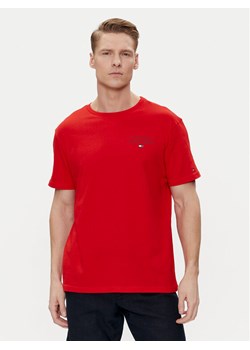 Tommy Hilfiger T-Shirt UM0UM02916 Czerwony Regular Fit ze sklepu MODIVO w kategorii T-shirty męskie - zdjęcie 182761800
