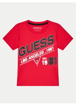 Guess T-Shirt N4BI10 I3Z14 Czerwony Regular Fit ze sklepu MODIVO w kategorii T-shirty chłopięce - zdjęcie 182762121