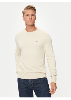Tommy Hilfiger Sweter MW0MW28046 Écru Regular Fit ze sklepu MODIVO w kategorii Swetry męskie - zdjęcie 182762614