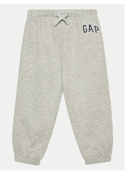 Gap Spodnie dresowe 744324-03 Szary Regular Fit ze sklepu MODIVO w kategorii Spodnie chłopięce - zdjęcie 182763154