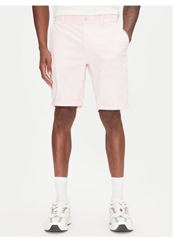 Tommy Jeans Szorty materiałowe Scanton DM0DM21950 Różowy Slim Fit ze sklepu MODIVO w kategorii Spodenki męskie - zdjęcie 182763302