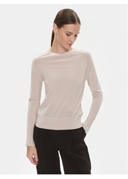 Calvin Klein Sweter K20K205777 Beżowy Regular Fit ze sklepu MODIVO w kategorii Swetry damskie - zdjęcie 182763383