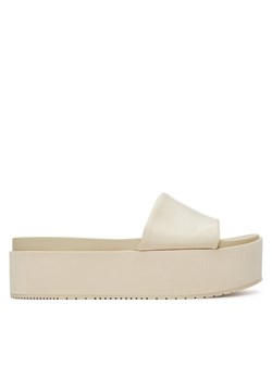 Calvin Klein Jeans Klapki Flatform Sandal Slide In Nylon YW0YW01791 Écru ze sklepu MODIVO w kategorii Klapki damskie - zdjęcie 182763390