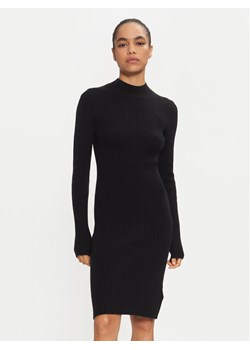 Calvin Klein Sukienka dzianinowa K20K207499 Czarny Slim Fit ze sklepu MODIVO w kategorii Sukienki - zdjęcie 182763531