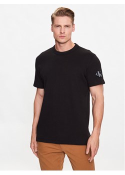Calvin Klein Jeans T-Shirt J30J323489 Czarny Regular Fit ze sklepu MODIVO w kategorii T-shirty męskie - zdjęcie 182763632