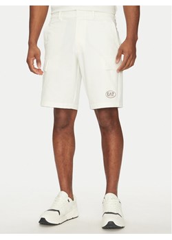 EA7 Emporio Armani Szorty sportowe 7M000196 AF13554 U0005 Biały Regular Fit ze sklepu MODIVO w kategorii Spodenki męskie - zdjęcie 182764010