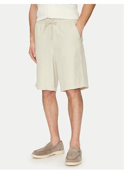 Guess Szorty materiałowe F5GD00 WH4J0 Zielony Regular Fit ze sklepu MODIVO w kategorii Spodenki męskie - zdjęcie 182764260