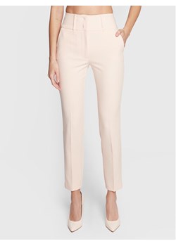 Marciano Guess Spodnie materiałowe 1BGB11 9653Z Różowy Slim Fit ze sklepu MODIVO w kategorii Spodnie damskie - zdjęcie 182764413