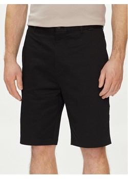 Calvin Klein Szorty materiałowe Sateen K10K112831 Czarny Regular Fit ze sklepu MODIVO w kategorii Spodenki męskie - zdjęcie 182765180
