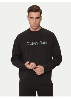 Calvin Klein Bluza Shadow Embosed Logo K10K113081 Czarny Regular Fit ze sklepu MODIVO w kategorii Bluzy męskie - zdjęcie 182765344