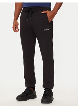 Versace Jeans Couture Spodnie dresowe 7GAA3B0 Czarny Regular Fit ze sklepu MODIVO w kategorii Spodnie męskie - zdjęcie 182765463