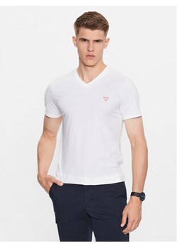 Guess T-Shirt M2YI32 J1314 Biały Slim Fit ze sklepu MODIVO w kategorii T-shirty męskie - zdjęcie 182765654