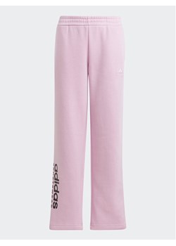 adidas Spodnie dresowe Fleece Kids IJ5953 Różowy Loose Fit ze sklepu MODIVO w kategorii Spodnie dziewczęce - zdjęcie 182766051