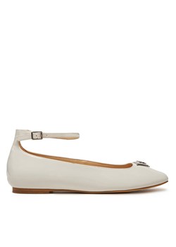Guess Baleriny FLPLVV PAT02 Écru - id: 0000304599828 - marki Guess - 182767010 Guess Baleriny FLPLVV PAT02 Écru ze sklepu MODIVO w kategorii Balerinki - zdjęcie 182767010