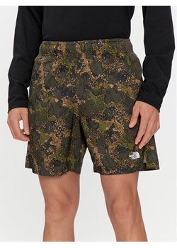 The North Face Szorty sportowe 24/7 NF0A886W Zielony Regular Fit ze sklepu MODIVO w kategorii Spodenki męskie - zdjęcie 182767070