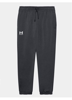 Under Armour Spodnie dresowe UA Rival Terry Jogger 1377021 Czarny Regular Fit ze sklepu MODIVO w kategorii Spodnie chłopięce - zdjęcie 182767381