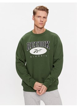 Reebok Bluza Archive Essentials IM1530 Zielony Regular Fit ze sklepu MODIVO w kategorii Bluzy męskie - zdjęcie 182767784