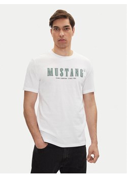 Mustang T-Shirt Austin 1016281 Biały Regular Fit ze sklepu MODIVO w kategorii T-shirty męskie - zdjęcie 183551582