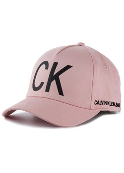 CZAPKA Z DASZKIEM CALVIN KLIEN CKJ76 ze sklepu olika.com.pl w kategorii Czapki z daszkiem damskie - zdjęcie 183552952