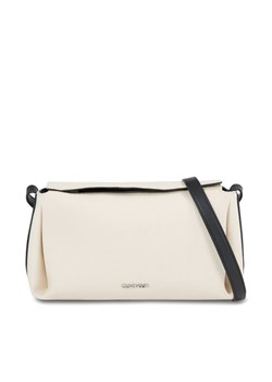 Torebka Calvin Klein Gracie Mini Bag_Canvas K60K611754 Écru ze sklepu eobuwie.pl w kategorii Listonoszki - zdjęcie 183555320
