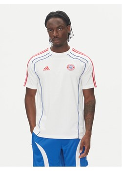 adidas T-Shirt FC Bayern UBP JF0587 Biały Regular Fit ze sklepu MODIVO w kategorii T-shirty męskie - zdjęcie 183558521