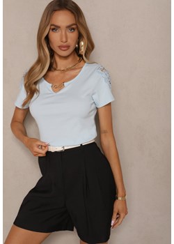 Jasnoniebieski T-shirt z Bawełny Ozdobiony Koronką i Łańcuszkiem Liravee ze sklepu renee.pl w kategorii Bluzki damskie - zdjęcie 183561400