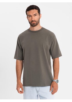 T-shirt bawełniany męski LOOSE FIT z okrągłym dekoltem – ciemnooliwkowy V7 OM-TSBC-0234 ze sklepu ombre w kategorii T-shirty męskie - zdjęcie 183575204