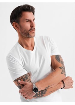 Klasyczna męska bawełniana koszulka z dekoltem w serek BASIC – biała V4 OM-TSBS-0237 ze sklepu ombre w kategorii T-shirty męskie - zdjęcie 183575230