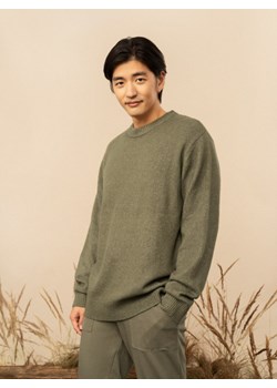 Męski sweter Outhorn OTHAW22TSWEM005 - khaki ze sklepu Sportstylestory.com w kategorii Swetry męskie - zdjęcie 183577093