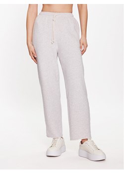 American Vintage Spodnie dresowe Kodytown KOD05AH23 Szary Relaxed Fit ze sklepu MODIVO w kategorii Spodnie damskie - zdjęcie 183578051