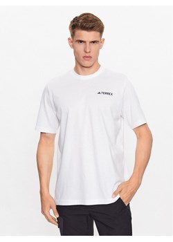 adidas T-Shirt IL2648 Biały Regular Fit ze sklepu MODIVO w kategorii T-shirty męskie - zdjęcie 183578060