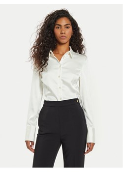 Guess Koszula Fernanda W3BH66 WFQC2 Écru Regular Fit ze sklepu MODIVO w kategorii Koszule damskie - zdjęcie 183578441