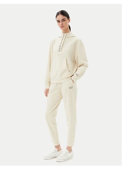 EA7 Emporio Armani Dres 7W000117 AF13135 U1079 Beżowy Regular Fit ze sklepu MODIVO w kategorii Dresy damskie - zdjęcie 183578550