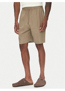 Emporio Armani Szorty materiałowe EM000681 AF12356 U6189 Brązowy Regular Fit ze sklepu MODIVO w kategorii Spodenki męskie - zdjęcie 183578720