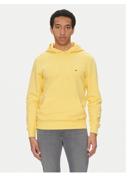 Tommy Hilfiger Bluza Essential MW0MW37235 Żółty Regular Fit - id: 0000304650543 - marki Tommy Hilfiger - 183582892 Tommy Hilfiger Bluza Essential MW0MW37235 Żółty Regular Fit ze sklepu MODIVO w kategorii Bluzy męskie - zdjęcie 183582892