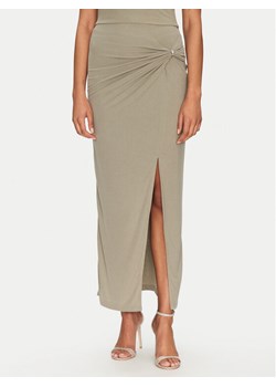 Guess Spódnica midi W5GD0E KAQL2 Khaki Regular Fit ze sklepu MODIVO w kategorii Spódnice - zdjęcie 183597560