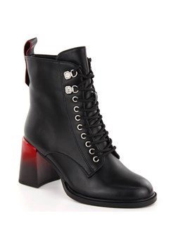Botki damskie na ozdobnym obcasie czarne D&amp;A S.Barski Premium Collection MR880-132 ze sklepu ButyModne.pl w kategorii Botki - zdjęcie 183597842