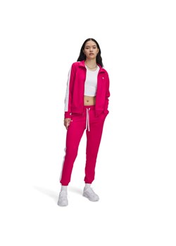 Damski komplet treningowy Under Armour Tricot Tracksuit - różowy ze sklepu Sportstylestory.com w kategorii Spodnie damskie - zdjęcie 183600102