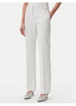 HUGO Spodnie materiałowe Hambori 50537747 Biały Slim Fit ze sklepu MODIVO w kategorii Spodnie damskie - zdjęcie 183602252