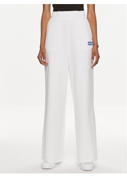 Hugo Spodnie dresowe Straigh Jogger_B 50515809 Biały Relaxed Fit ze sklepu MODIVO w kategorii Spodnie damskie - zdjęcie 183612662