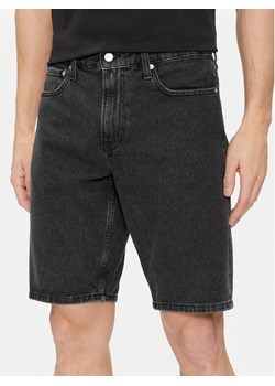 Calvin Klein Jeans Szorty jeansowe J30J325311 Szary Regular Fit ze sklepu MODIVO w kategorii Spodenki męskie - zdjęcie 183620254
