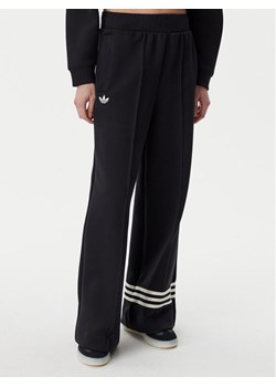 adidas Spodnie dresowe adicolor Neuclassics JI8516 Czarny Loose Fit ze sklepu MODIVO w kategorii Spodnie damskie - zdjęcie 183620523