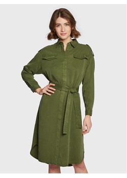 Pepe Jeans Sukienka koszulowa Lidia PL953139 Zielony Relaxed Fit ze sklepu MODIVO w kategorii Sukienki - zdjęcie 183639553