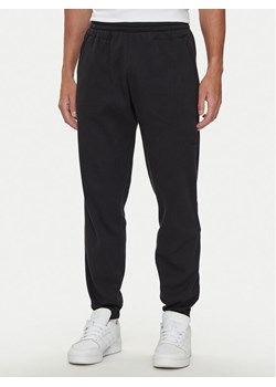 adidas Spodnie dresowe Trefoil Essentials IW5805 Czarny Regular Fit ze sklepu MODIVO w kategorii Spodnie męskie - zdjęcie 183639580
