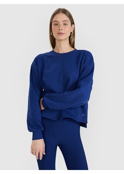 Damska bluza dresowa nierozpinana bez kaptura 4F 4FWSS25TSWSF1543 - niebieska ze sklepu Sportstylestory.com w kategorii Bluzy damskie - zdjęcie 183651042