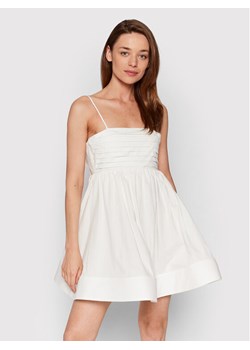 Glamorous Sukienka letnia GC0564 Biały Regular Fit ze sklepu MODIVO w kategorii Sukienki - zdjęcie 183652381