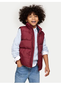 Tommy Hilfiger Kamizelka Essential KB0KB08557 Bordowy Regular Fit ze sklepu MODIVO w kategorii Kamizelki chłopięce - zdjęcie 183652472