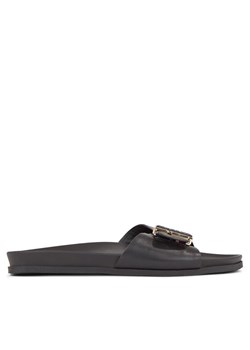 Klapki Tommy Hilfiger Th Hardware Leather Flat Sandal FW0FW07940 Czarny ze sklepu eobuwie.pl w kategorii Klapki damskie - zdjęcie 183652801