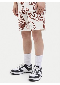 Jack&Jones Junior Szorty materiałowe 12277599 Écru Relaxed Fit ze sklepu MODIVO w kategorii Spodenki chłopięce - zdjęcie 183653042