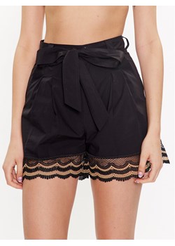 TWINSET Szorty materiałowe 231TT2126 Czarny Regular Fit ze sklepu MODIVO w kategorii Szorty - zdjęcie 183653163